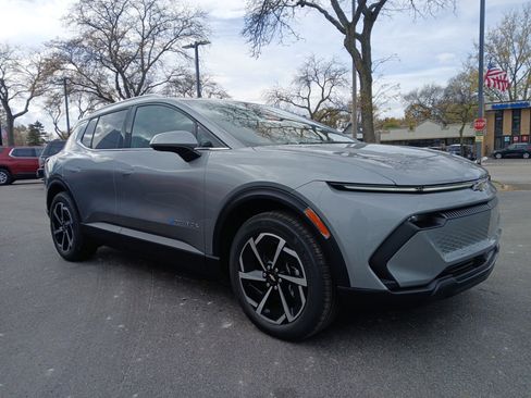 New 2026 Chevrolet Equinox EV LT image 2