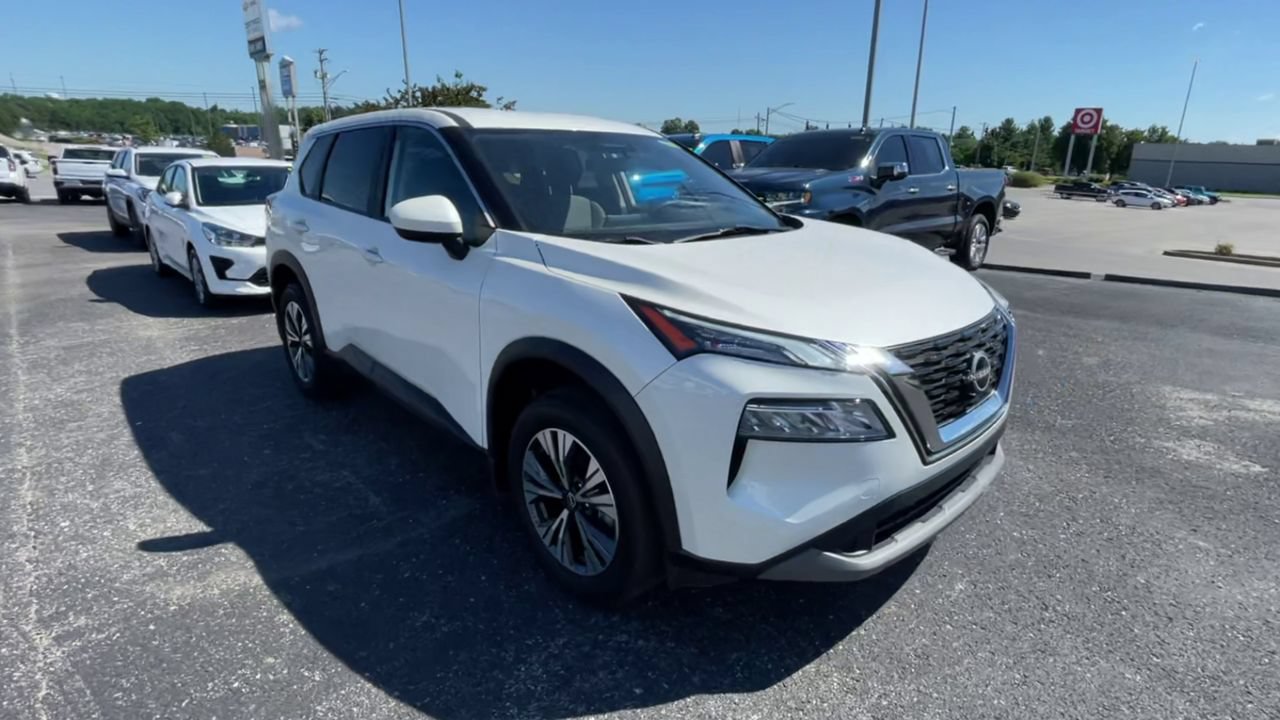 Used 2023 Nissan Rogue SV AWD/4WD image 3