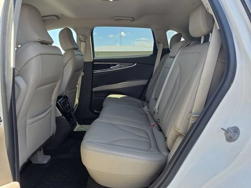 Certified 2022 Lincoln Nautilus FWD w/ Premium Package image 17