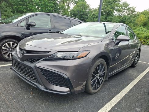 Certified 2022 Toyota Camry SE w/ Cold Weather Package AWD/4WD image 2