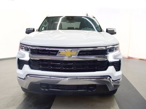Used 2023 Chevrolet Silverado 1500 LT AWD/4WD image 3