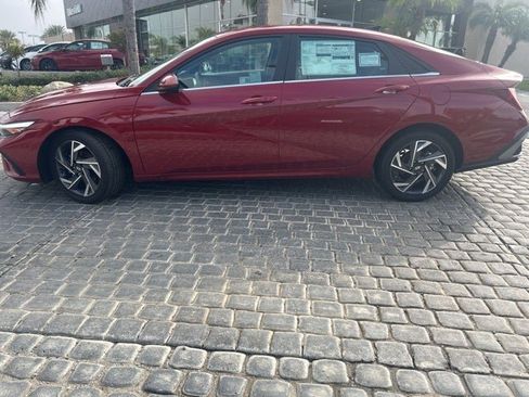 New 2025 Hyundai Elantra SEL image 6