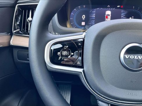 Used 2025 Volvo XC90 B6 Core w/ Protection Package Premier image 21