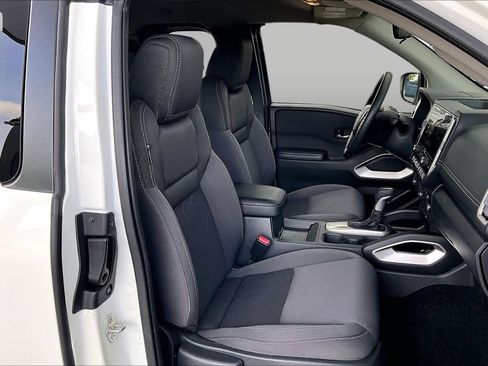 Certified 2025 Nissan Frontier SV RWD image 9