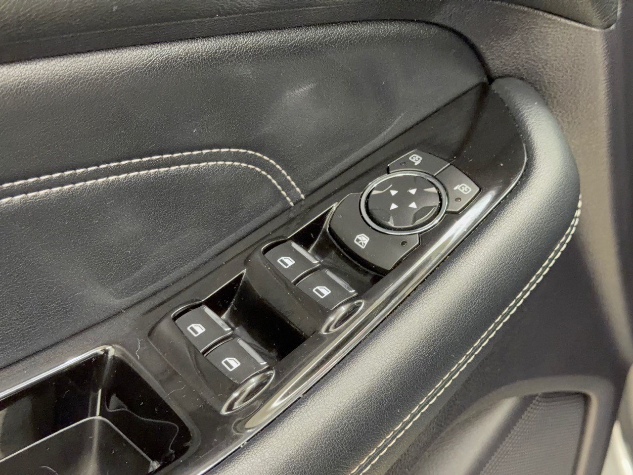 Used 2019 Ford Edge Titanium w/ Equipment Group 301A FWD image 15