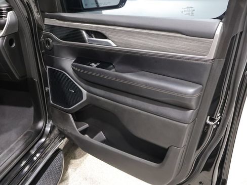 Used 2024 Jeep Wagoneer Series II AWD/4WD image 24