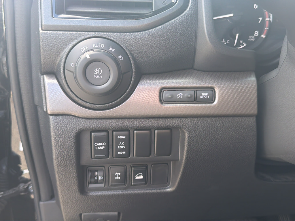 Used 2024 Nissan Titan PRO-4X w/ Pro-4x Convenience Package AWD/4WD image 39