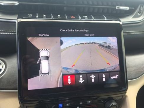 Used 2022 Jeep Grand Cherokee L Limited w/ Luxury Tech Group II image 21