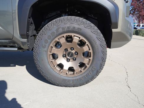 New 2025 Toyota Tacoma Trailhunter image 10