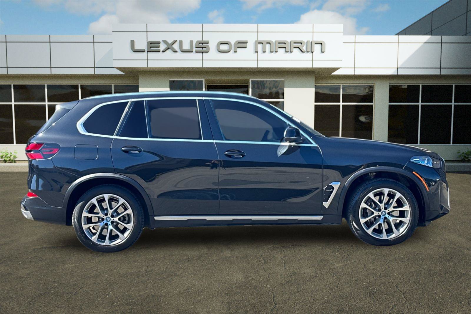 Used 2024 BMW X5 xDrive50e w/ Premium Package AWD/4WD image 8
