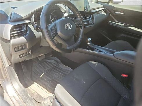 Used 2020 Toyota C-HR LE FWD image 12
