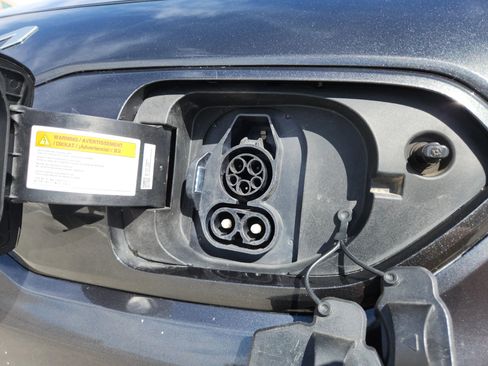 Used 2022 Kia Niro EX image 43