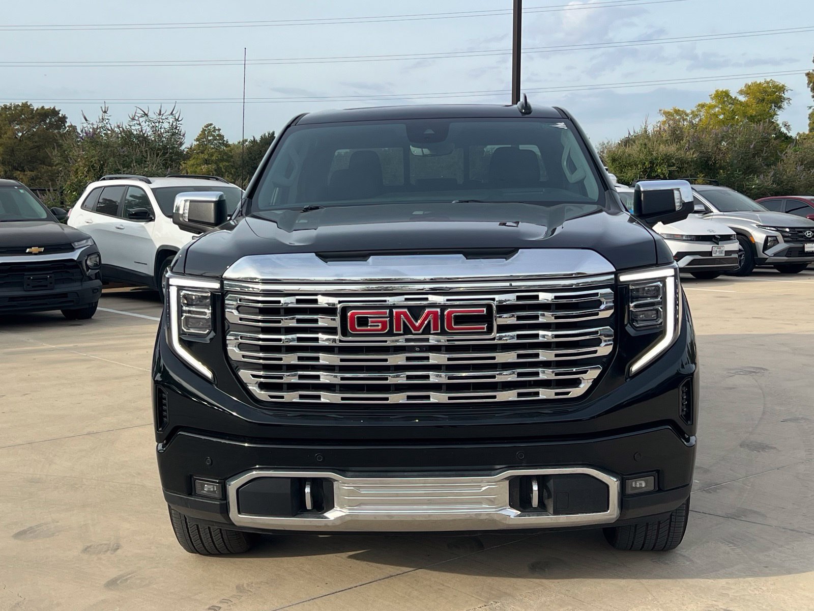 Used 2022 GMC Sierra 1500 Denali w/ Denali Reserve Package AWD/4WD image 2
