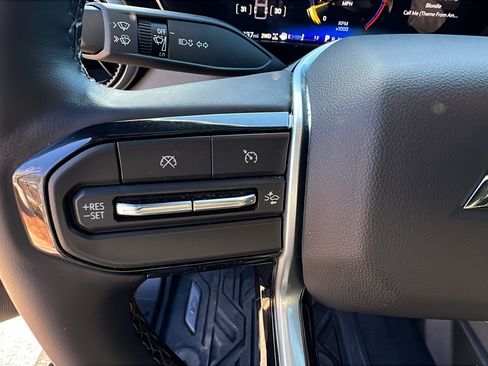 Used 2025 Chevrolet Colorado ZR2 w/ Technology Package image 29