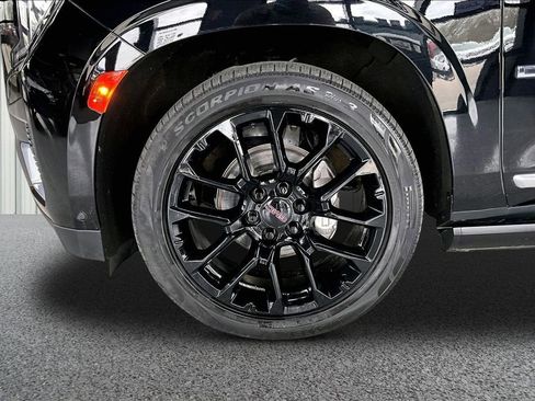 Used 2023 GMC Yukon XL Denali w/ Denali Reserve Package AWD/4WD image 35