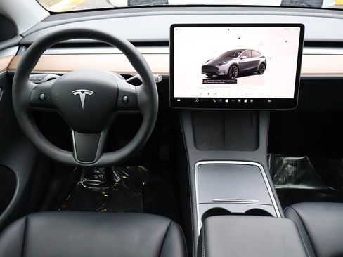 Used 2023 Tesla Model Y Long Range image 45