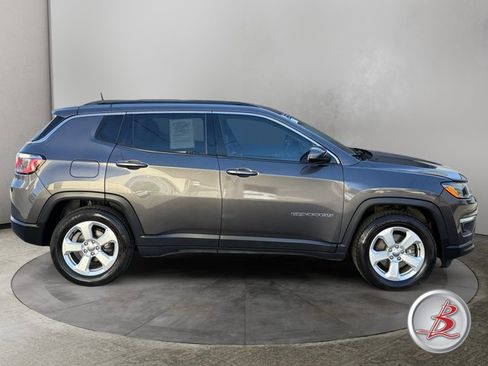 Used 2019 Jeep Compass Latitude w/ Popular Equipment Group FWD image 8