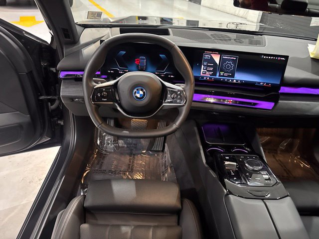 Used 2024 BMW i5 eDrive40i w/ Premium Package RWD image 19