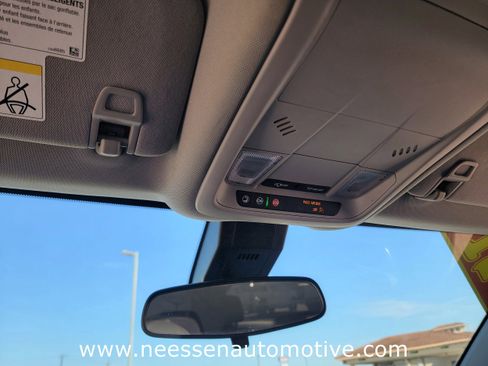 Used 2021 Chevrolet Equinox LS w/ LS Convenience Package image 32