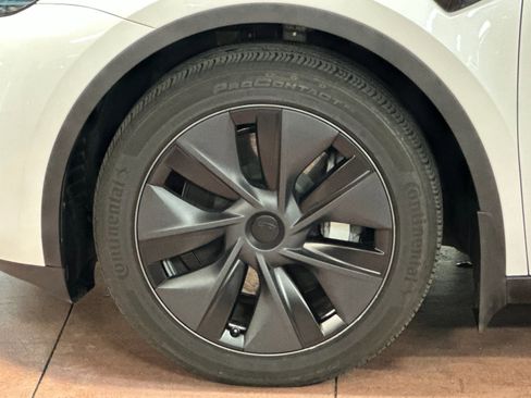 Used 2024 Tesla Model Y Long Range image 23