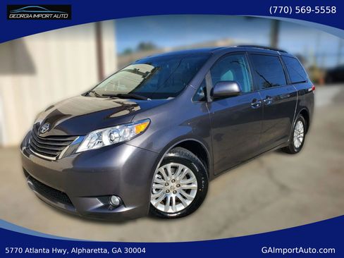 Used 2012 Toyota Sienna XLE w/ XLE Navigation Pkg image 1