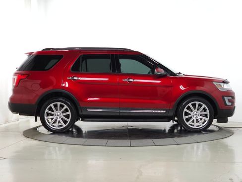 Used 2017 Ford Explorer Limited w/ Equipment Group 301A AWD/4WD image 13