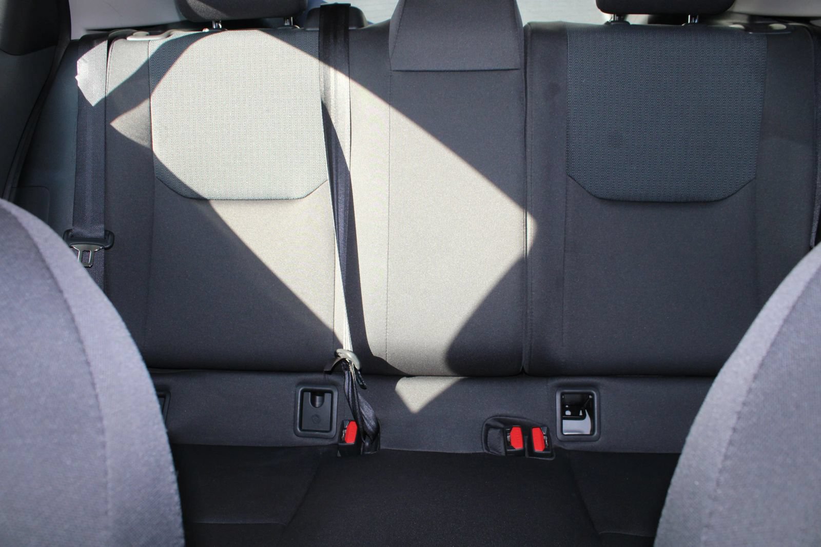 Used 2025 Toyota Prius LE FWD image 22
