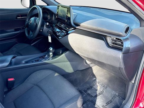 Used 2019 Toyota C-HR LE image 28