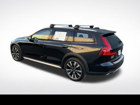 Used 2020 Volvo V60 T5 Cross Country w/ Protection Package Premier AWD/4WD image 3