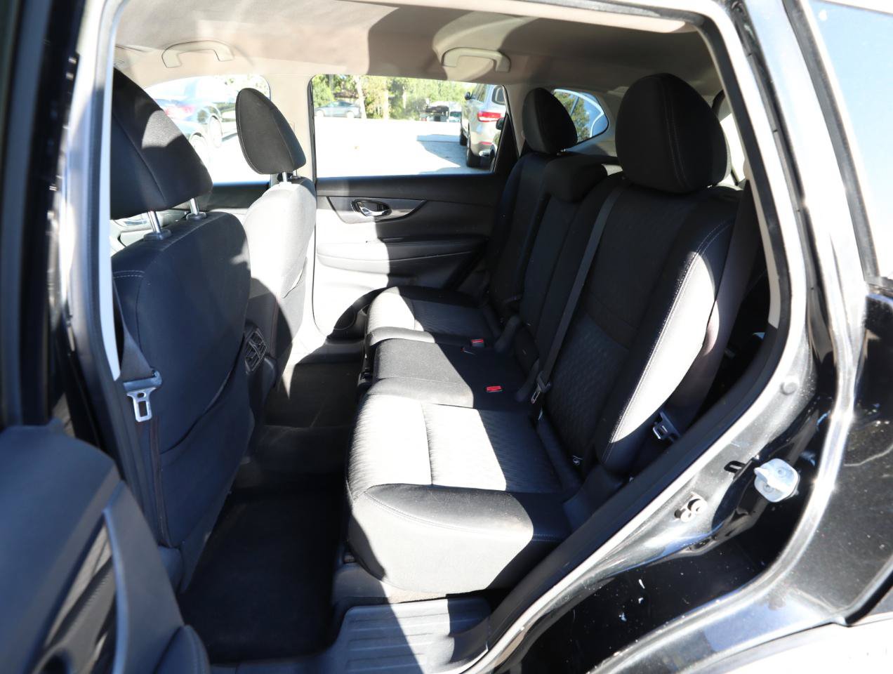 Used 2017 Nissan Rogue SV FWD image 12