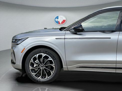 New 2026 Lincoln Nautilus Reserve image 32