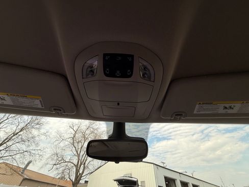 Used 2023 Chrysler Pacifica Touring-L image 27