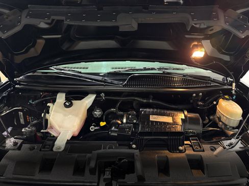 Used 2017 Chevrolet Express 2500 Extended RWD image 42