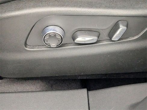 Used 2024 Cadillac XT4 Premium Luxury image 15