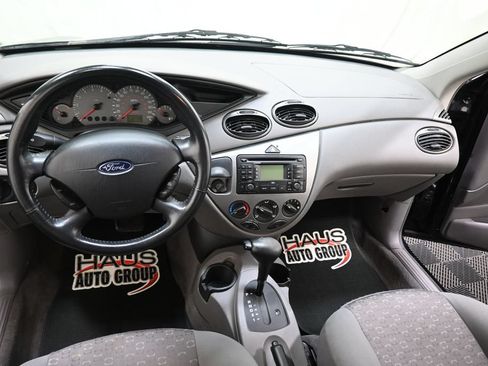 Used 2003 Ford Focus ZX5 Hatchback FWD image 4