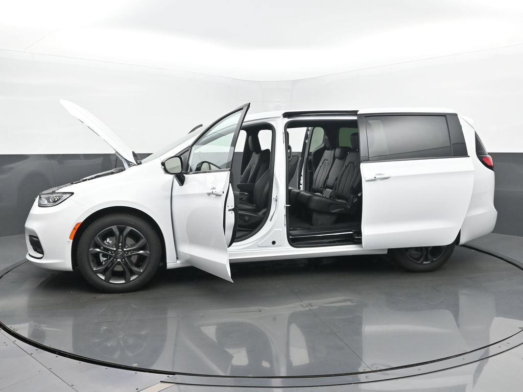 New 2026 Chrysler Pacifica Select FWD image 55