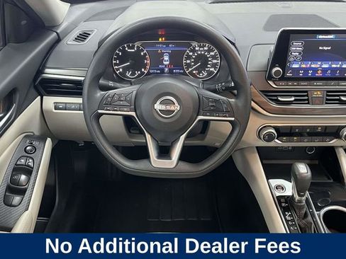 Used 2024 Nissan Altima 2.5 SV FWD image 19