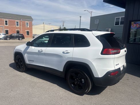 Used 2018 Jeep Cherokee Limited w/ High Altitude Package AWD/4WD image 2