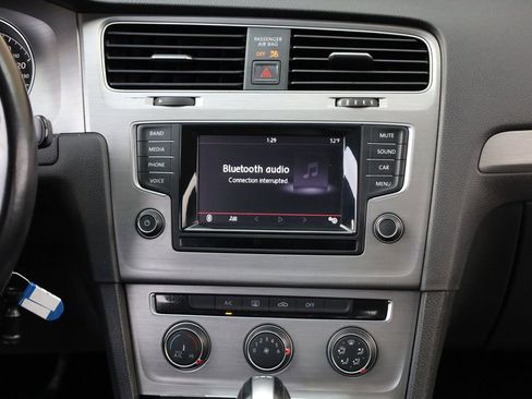 Used 2015 Volkswagen Golf TDI S image 33