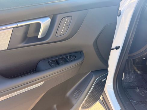 Used 2025 Buick Enclave Preferred image 14