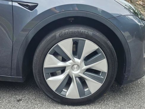 Used 2023 Tesla Model Y Long Range AWD/4WD image 17