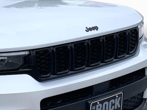Used 2025 Jeep Grand Cherokee L Altitude AWD/4WD image 27