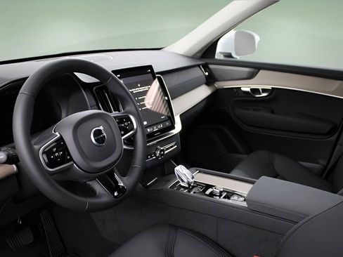 New 2026 Volvo XC90 T8 Plus AWD/4WD image 9