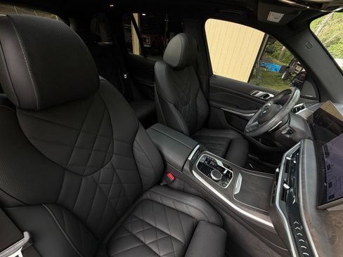 Used 2024 BMW X5 xDrive40i w/ M Sport Package image 17