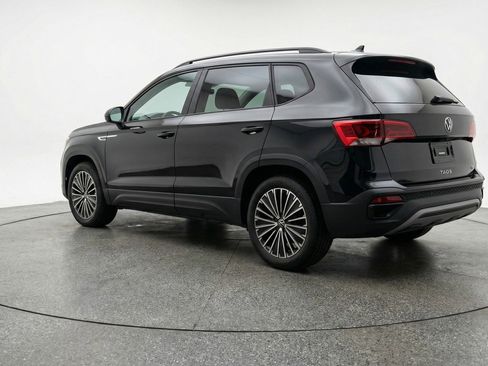 Used 2025 Volkswagen Taos SE image 6