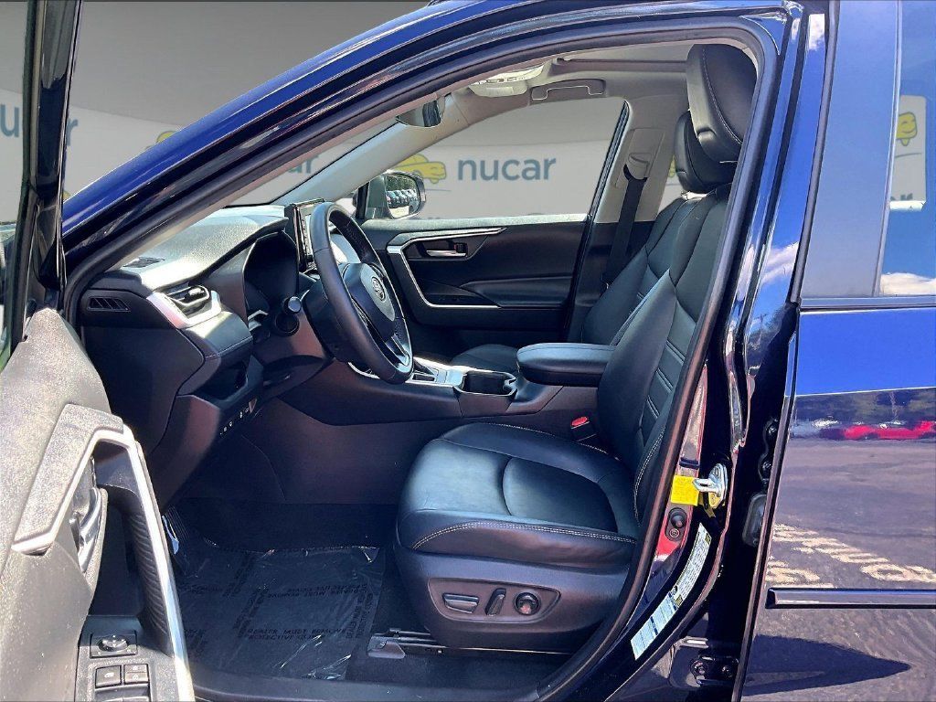 Used 2022 Toyota RAV4 XLE Premium AWD/4WD image 10