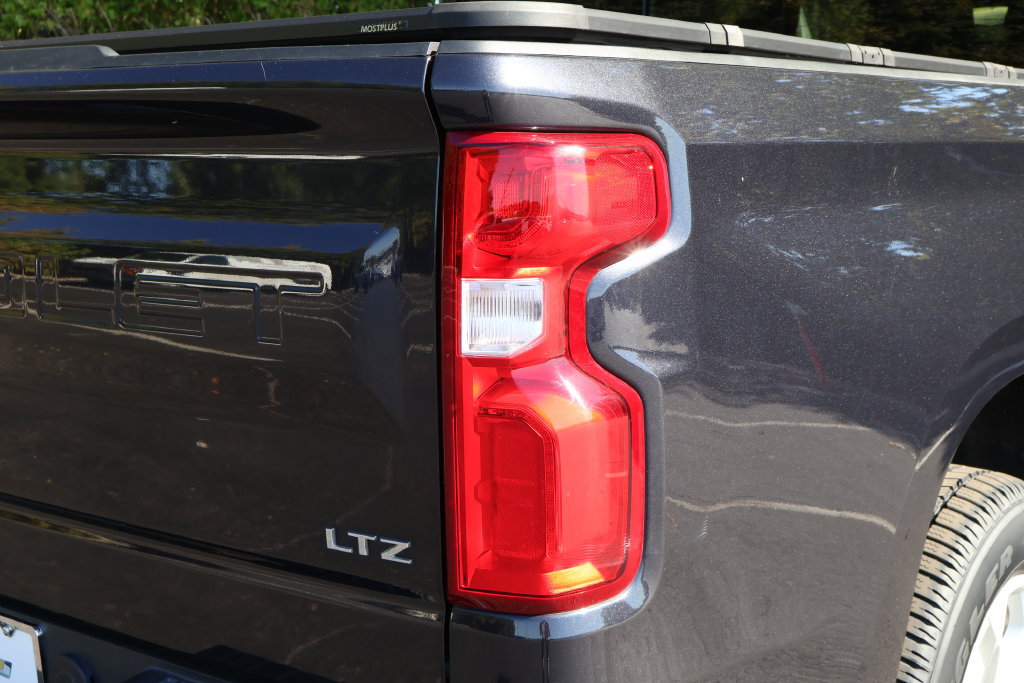 Used 2022 Chevrolet Silverado 1500 LTZ w/ LTZ Convenience Package II AWD/4WD image 10