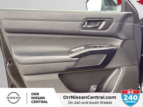 Used 2025 Nissan Pathfinder SV image 20