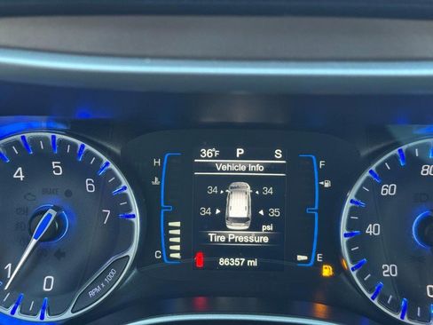 Used 2017 Chrysler Pacifica Touring-L image 23