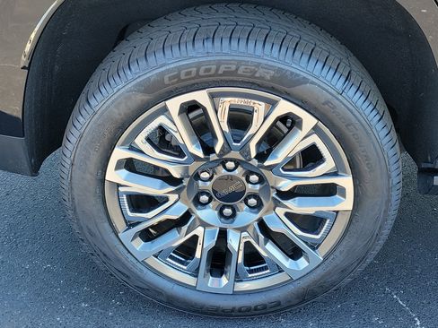 Used 2024 GMC Yukon Denali Ultimate AWD/4WD image 7